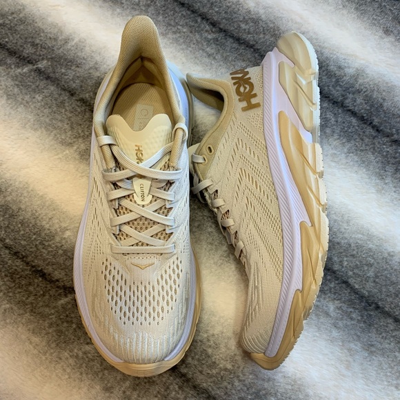 hoka clifton edge beige